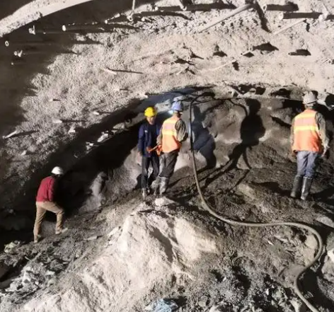 兴庆隧道拱顶带模注浆料，微膨胀注浆料的特点及施工工艺